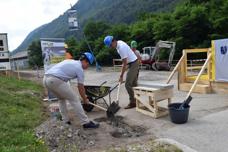 Enhancing the economy in the Gorenjska region: EU funding for reconstructing transport infrastructure in the Jesenice Business Zone Enhancing the economy in the Gorenjska region: EU funding for reconstructing transport infrastructure in the Jesenice Business Zone