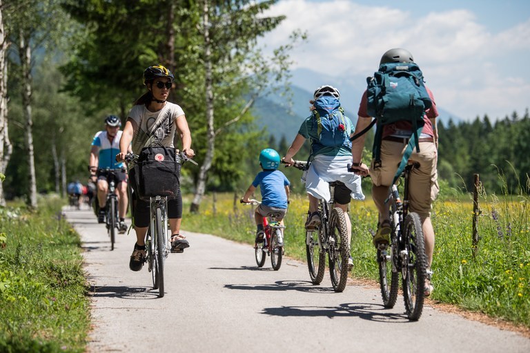 Expanding the network of cycling routes: EU funding for cycling routes in municipality Ivančna Gorica Expanding the network of cycling routes: EU funding for cycling routes in municipality Ivančna Gorica