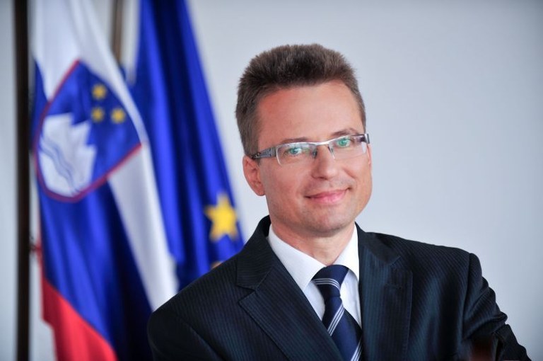 Minister Černač on Radio Ognjišče: ‘Slovenia’s Recovery and Resilience Plan is future-oriented.’ Minister Černač on Radio Ognjišče: ‘Slovenia’s Recovery and Resilience Plan is future-oriented.’