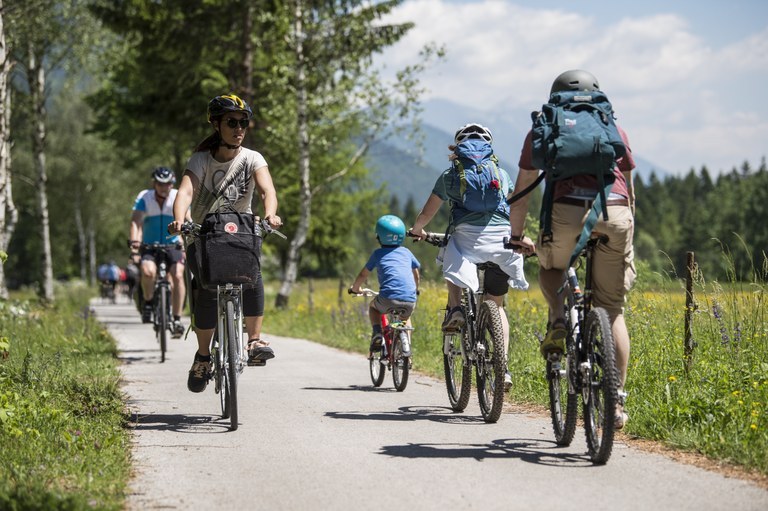 Promoting sustainable mobility: EU funding for a cycling connection between Postojna and Zagon Promoting sustainable mobility: EU funding for a cycling connection between Postojna and Zagon