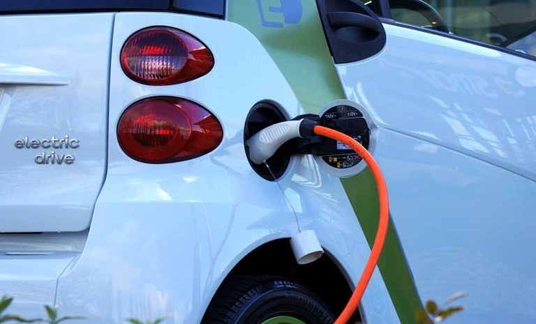 Promoting sustainable mobility: Over EUR 764 thousand for electric vehicle charging stations in Kranj