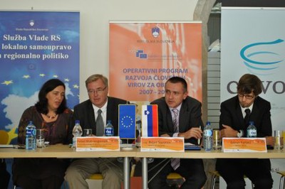 12092011_LUPA_NK_42X315.jpg