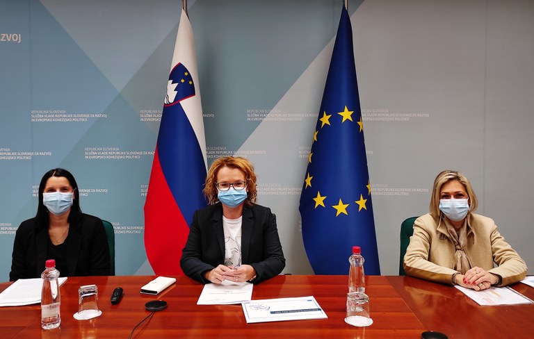 Državna sekretarka mag. Monika Kirbiš Rojs na posvetu z vodstvom GZS in OZS