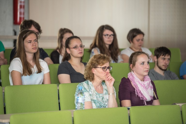 EU sredstva za mobilnost študentov iz socialno šibkejših okoljih v Skupnosti višjih strokovnih šol in na Univerzi v Mariboru EU sredstva za mobilnost študentov iz socialno šibkejših okoljih v Skupnosti višjih strokovnih šol in na Univerzi v Mariboru