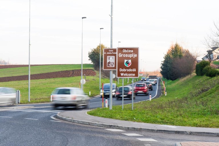 Spodbujamo trajnostno mobilnost: Evropska sredstva za cestno in kolesarsko infrastrukturo v Grosuplju Spodbujamo trajnostno mobilnost: Evropska sredstva za cestno in kolesarsko infrastrukturo v Grosuplju