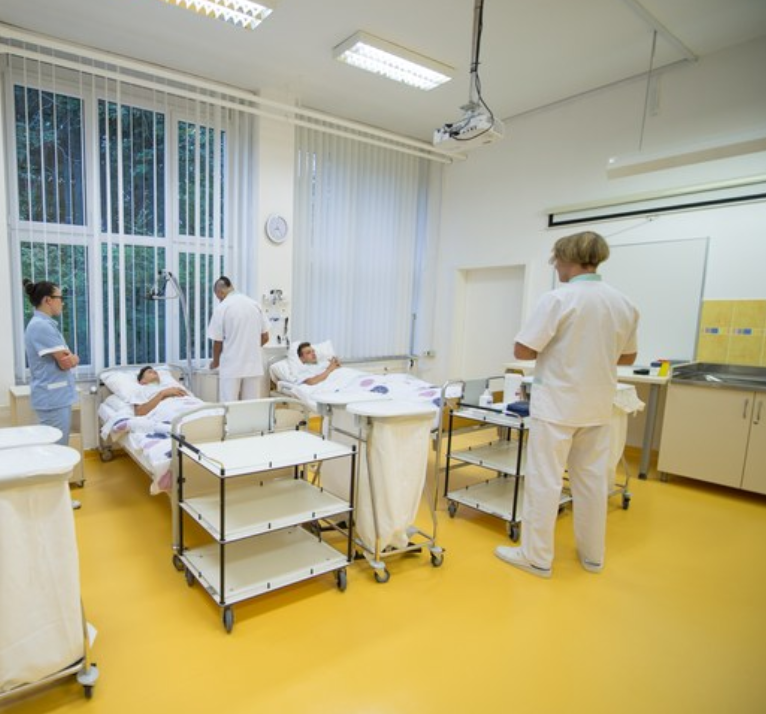 3,8 milijona evrov nepovratnih sredstev iz pobude React-EU za negovalno bolnišnico v Novem mestu