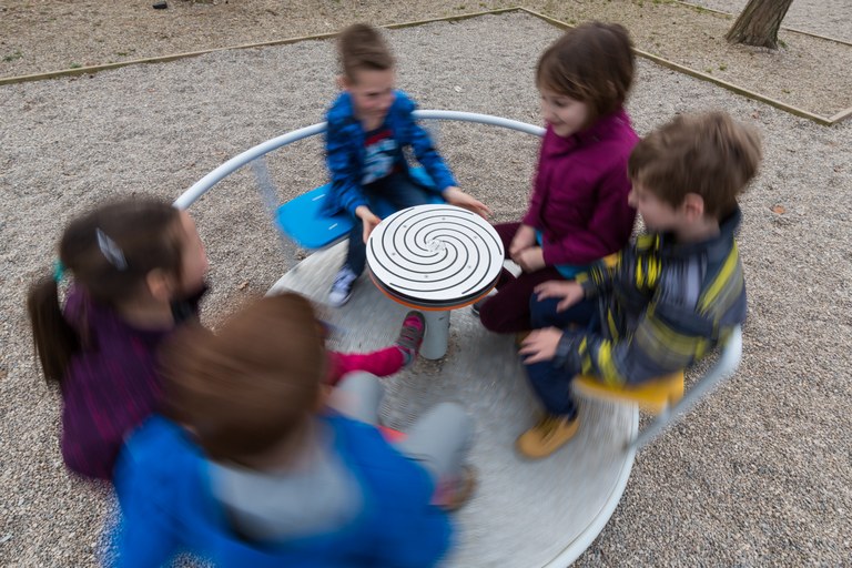 Evropska sredstva za krepitev socialnih in državljanskih kompetenc strokovnih delavcev Evropska sredstva za krepitev socialnih in državljanskih kompetenc strokovnih delavcev