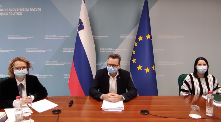 Minister Zvone Černač in državna sekretarka mag. Monika Kirbiš Rojs na posvetu s predstavniki iz Zahodne kohezijske regije Minister Zvone Černač in državna sekretarka mag. Monika Kirbiš Rojs na posvetu s predstavniki iz Zahodne kohezijske regije