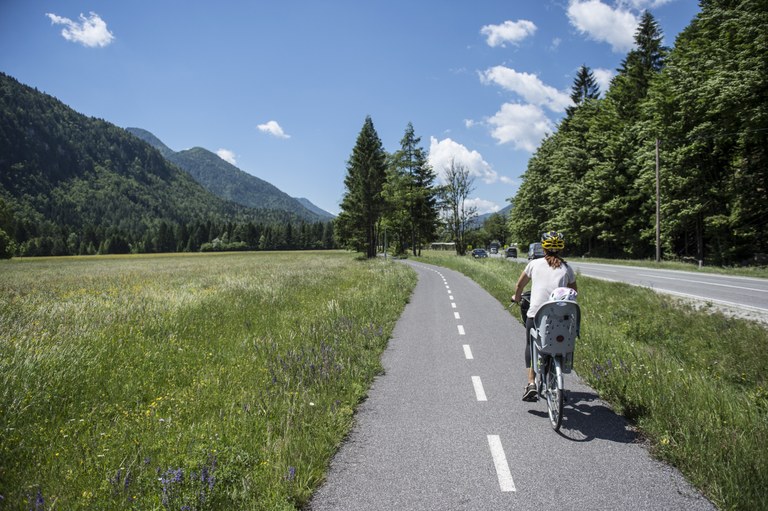 Širimo mrežo kolesarskih poti: Evropska sredstva za kolesarske poti v občini Krško Širimo mrežo kolesarskih poti: Evropska sredstva za kolesarske poti v občini Krško