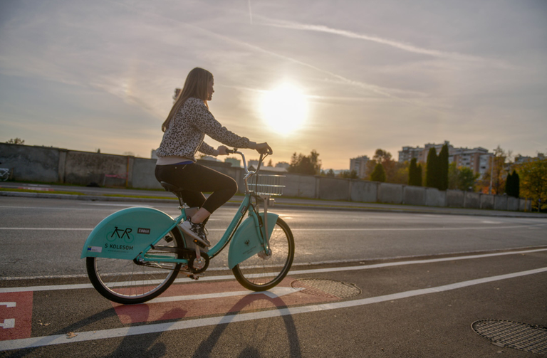 Spodbujamo trajnostno mobilnost: Evropska sredstva za kolesarske povezave v Kranju, Murski Soboti in na Ptuju