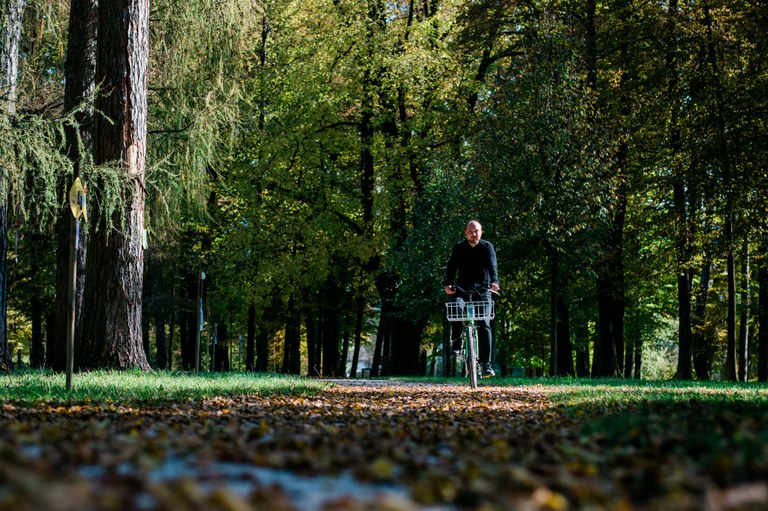 Spodbujamo trajnostno mobilnost: Evropska sredstva za kolesarsko povezavo Lendava-Dobrovnik-Kobilje Spodbujamo trajnostno mobilnost: Evropska sredstva za kolesarsko povezavo Lendava-Dobrovnik-Kobilje